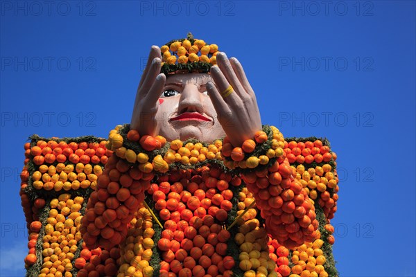 Sculptures made of citrus fruits