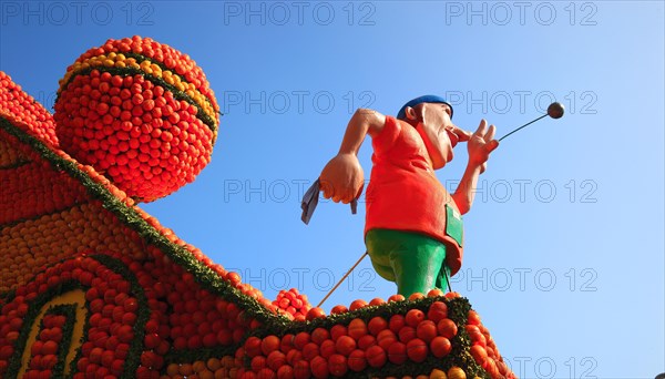 Sculptures made of citrus fruits