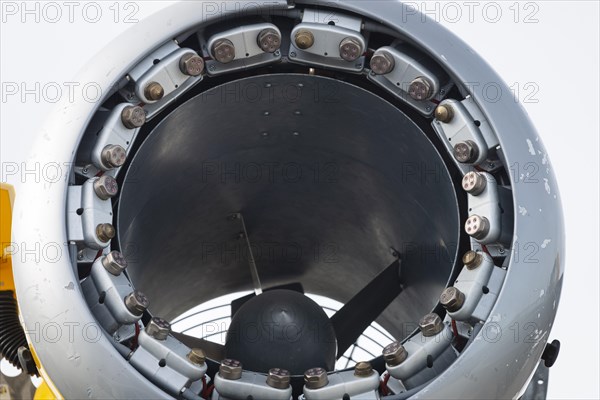 Nozzles on the inner rim of a propeller gun