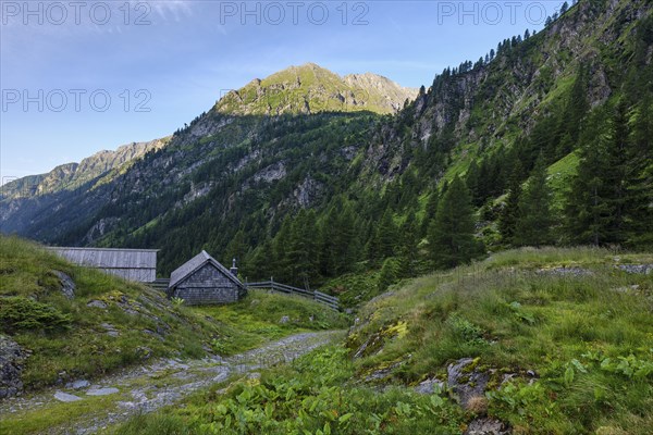 Alpine hut on the way to Landawirsee