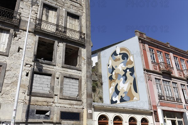 Mural with geometric shapes between houses in the historic old town