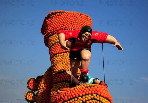 Sculptures made of citrus fruits