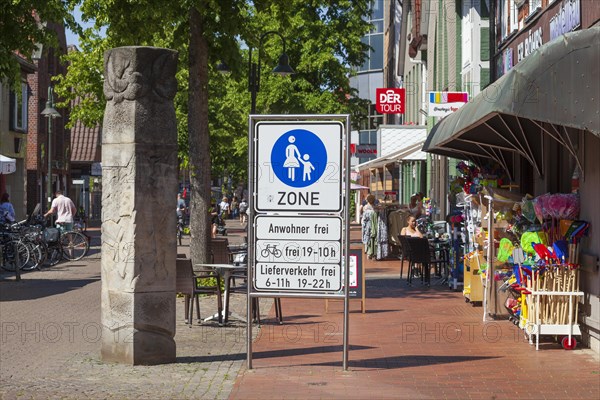 Sign pedestrian zone