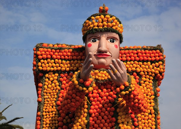 Sculptures made of citrus fruits