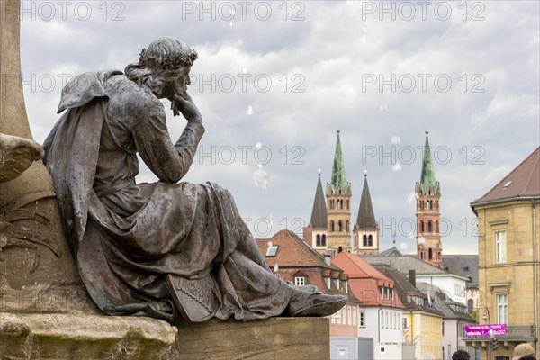 Walther von der Vogelweide sculpture on the Frankoniabrunnen on the Ehrenhof side