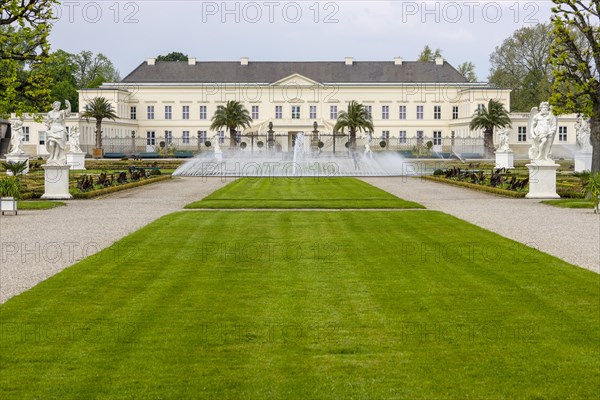 Bell Fountain and Herrenhausen Palace