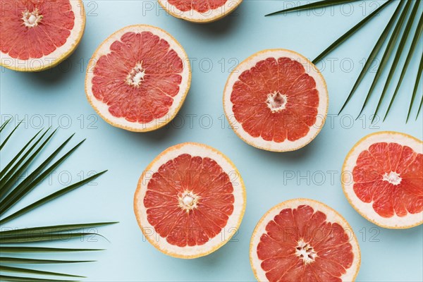 Top view grapefruits with leaves