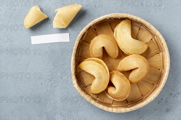 Flat lay fortune cookies bowl with blank note