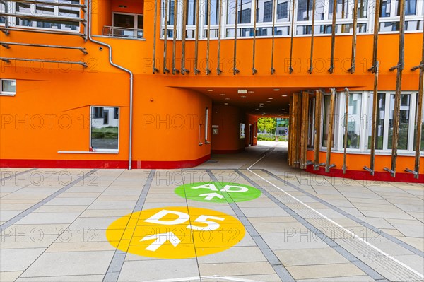 Directional arrows on the campus of the University of Economics WU