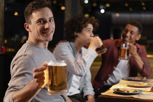 Medium shot men drinking beer