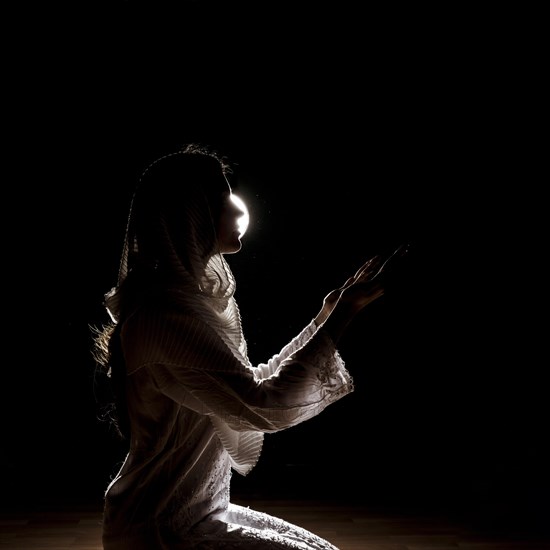 Silhouette muslim woman praying