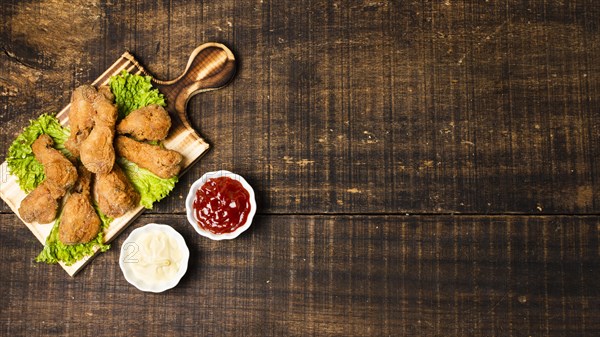 Fried drumsticks with ketchup