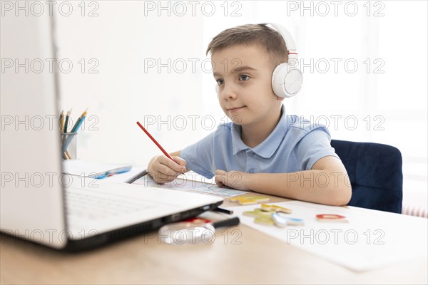 Medium shot kid holding pencil