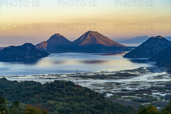 Lake Scutari at dusk