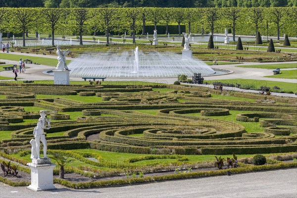 Fountain with Baroque sculptures in Herrenhaeuser Gardens