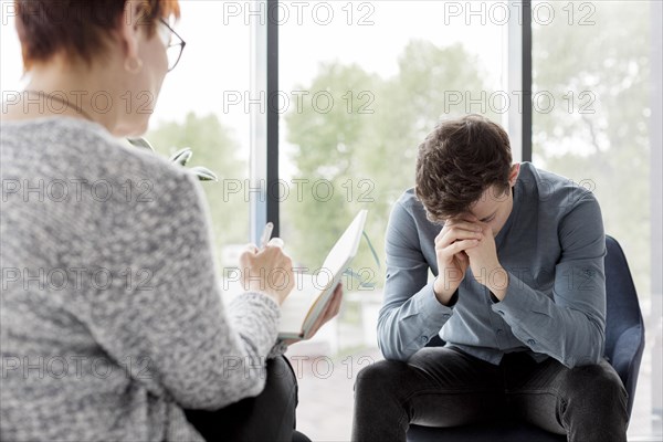 Front view psychologist patient