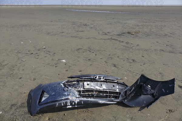 Marine litter washed up on the beach