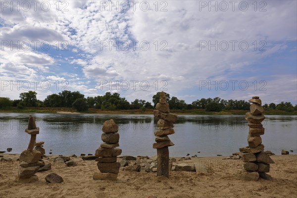 Sculptures made of piled up stones on the beach of the Elbe