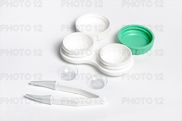 High angle pair contact lenses with case tweezers
