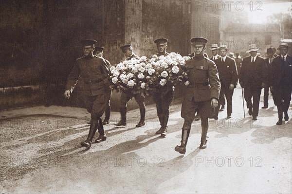 Visit of General Pershing to Lafayette tomb