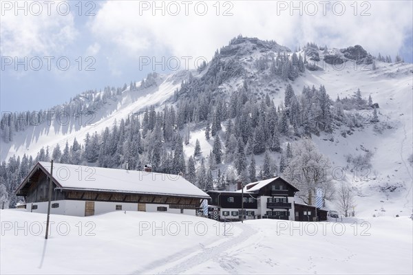 Rettenbaeckalm and Bodenschneidhaus in front of Bodenschneid in winter