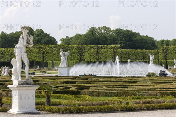 Fountain with Baroque sculptures in Herrenhaeuser Gardens