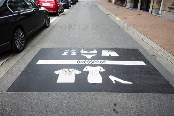 Dress code regulation for the beach of Knokke