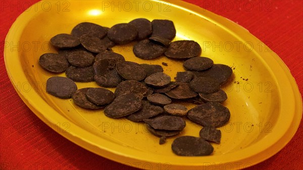 Chocolate platelets on golden tray