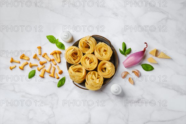 Composition with raw ingredients for mushroom pasta