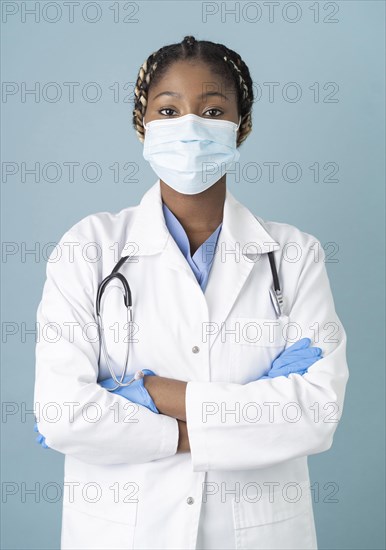 Medium shot health worker with equipment