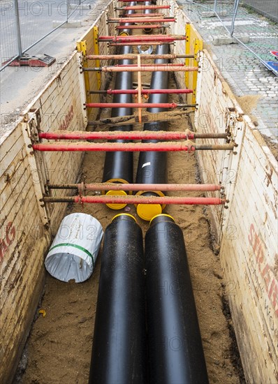 Construction work on a new district heating pipeline for the use of waste heat from an industrial plant in the Benrath district