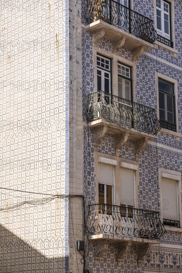 Facade with painted tiles