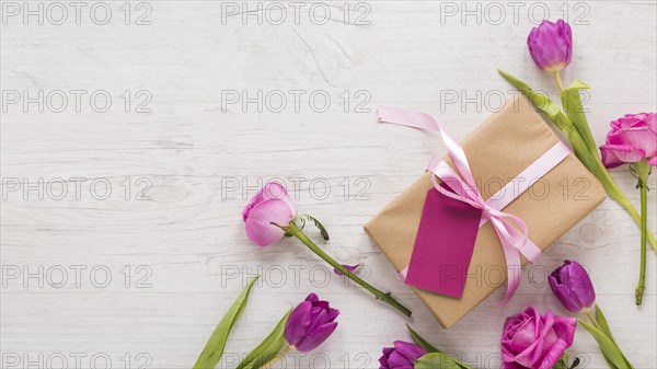 Flowers with gift box light table