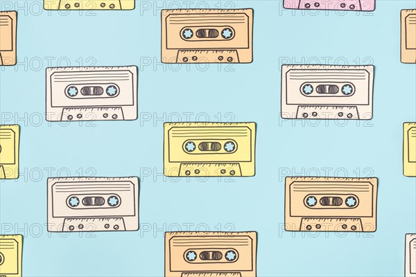 Arrangement cassette tape blue
