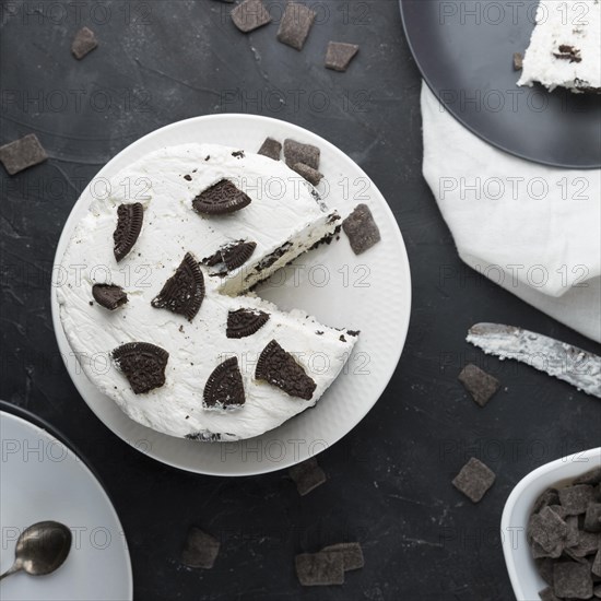Top view oreo cake arrangement