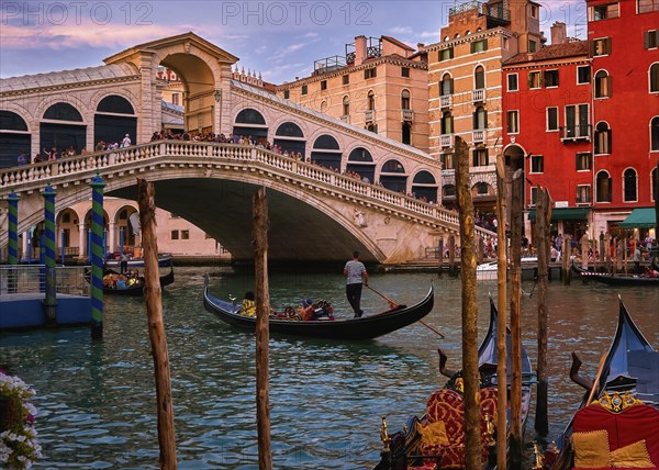 Sunset view of famous bridge of Rialto or ponte di Rialto over Grand Canal