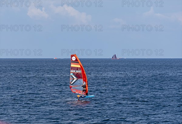 Foil Windsurfer