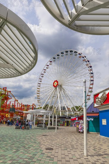 Dark clouds over the flower wheel