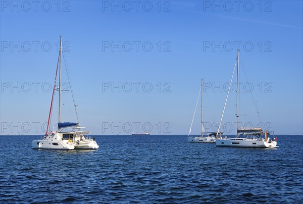 Sailing yacht catamarans