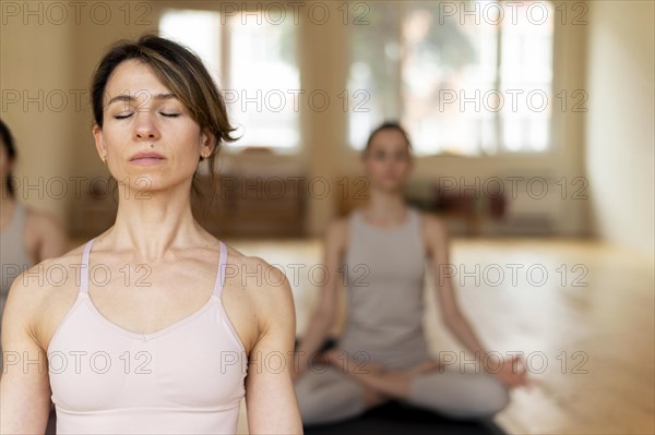 Yoga teacher class teaching attendants 3