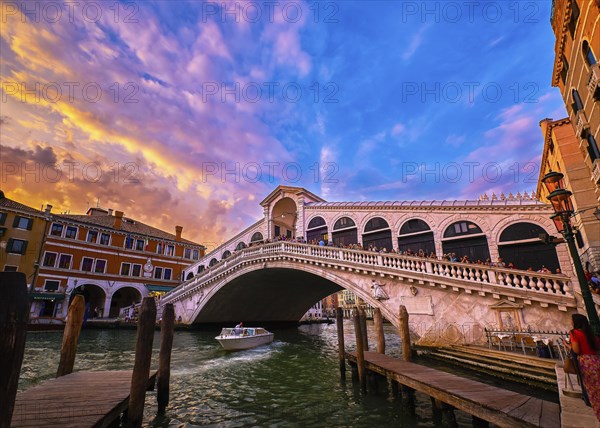 Sunset view of famous bridge of Rialto or ponte di Rialto over Grand Canal