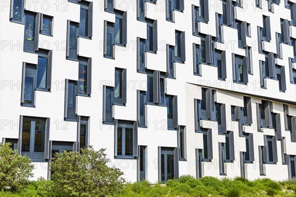 Black and white facade of a modern building of the University of Economics WU