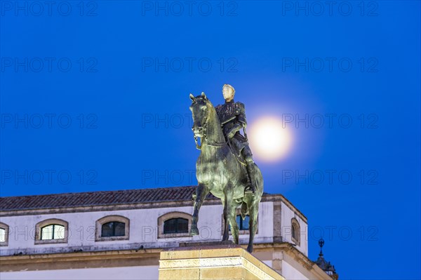 Equestrian statue of Gonzalo Fernandez de Cordoba