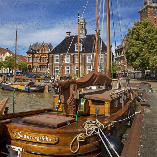 Historic sailing ship Mutte Altje of Suedgeorgsfehn in the museum harbour with the Old Scales