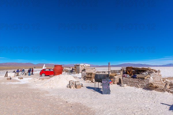 800 sq km salt desert Salinas Grandes