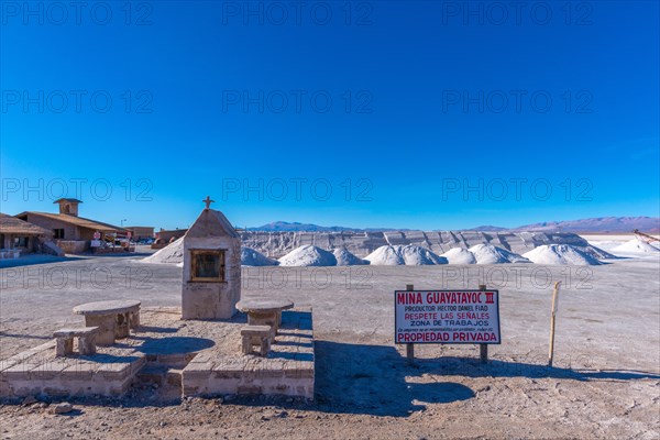 800 sq km salt desert Salinas Grandes