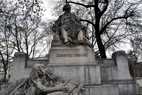 The Brahms monument in Vienna which was done by by Rudolf Weyr