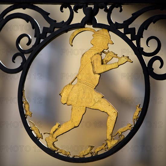 Nose sign at the Pied Piper's House