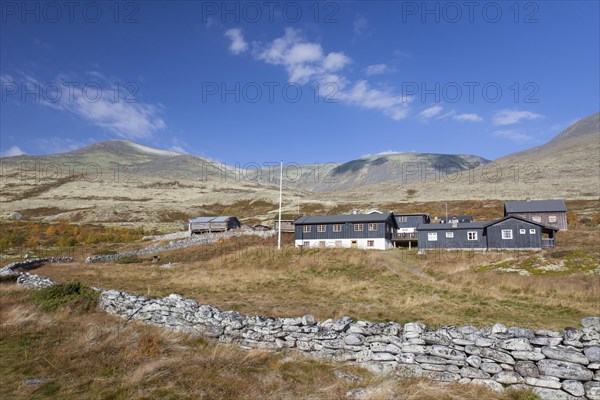 Farmhouse Doralseter in the valley Doraldalen in Rondane National Park