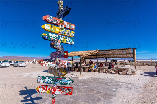 800 sq km salt desert Salinas Grandes